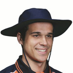 Canvas hat with toggle